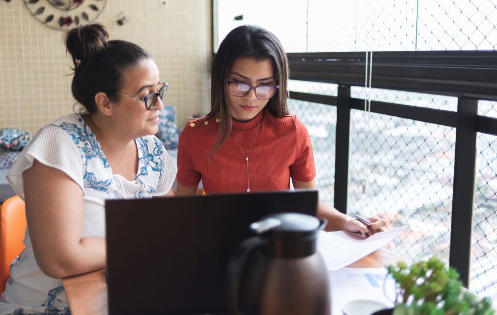 Parent and college student filling out the FAFSA