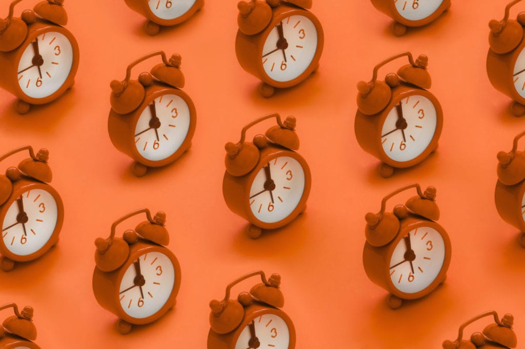 clocks representing how often to refinance student loans