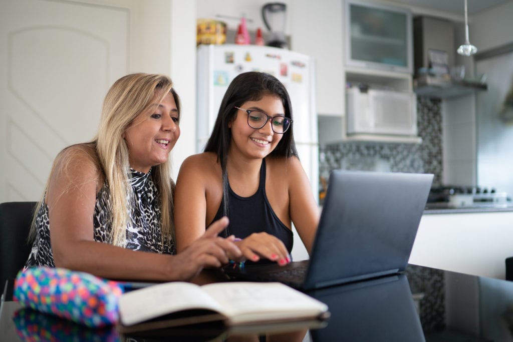 parent and child looking at status of student loans