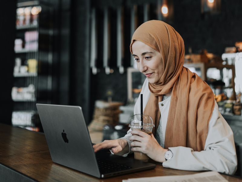 Woman in head covering working in coffee shop