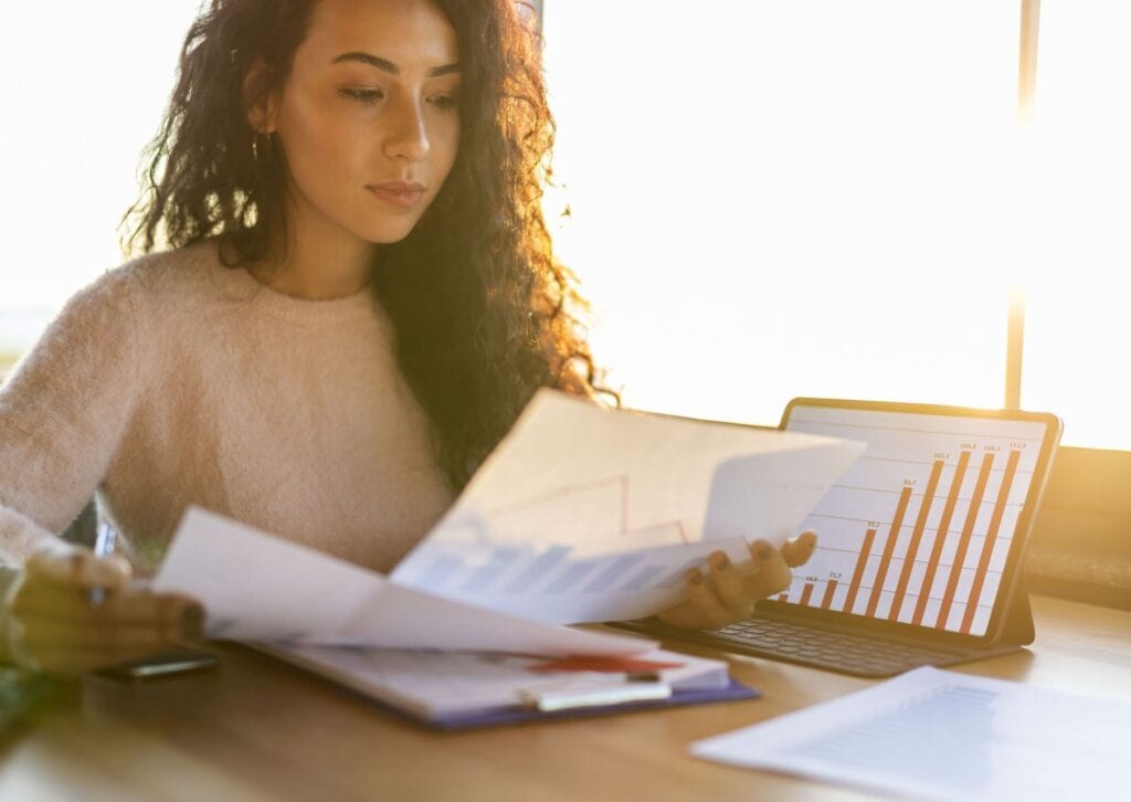 Woman learning how to start investing with student loans