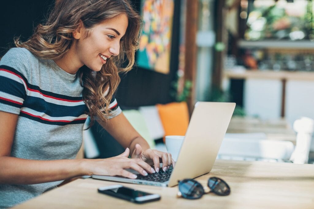 Woman refinancing her student loans