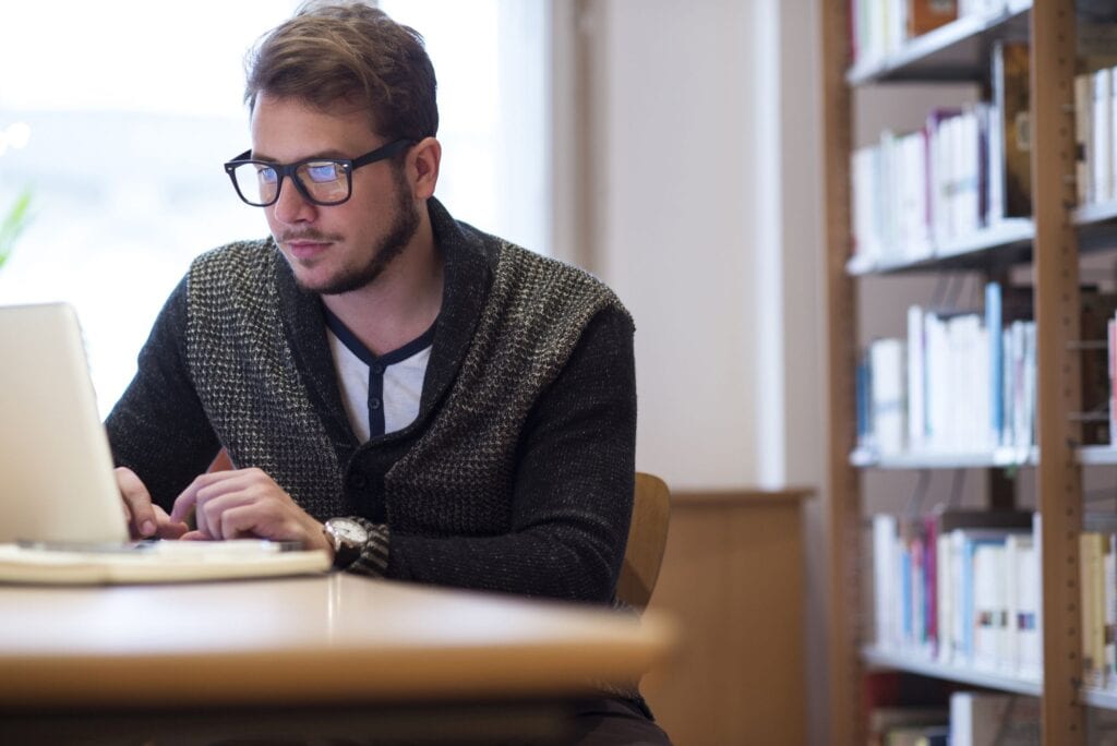 Man researching subsidized vs unsubsidized student loans