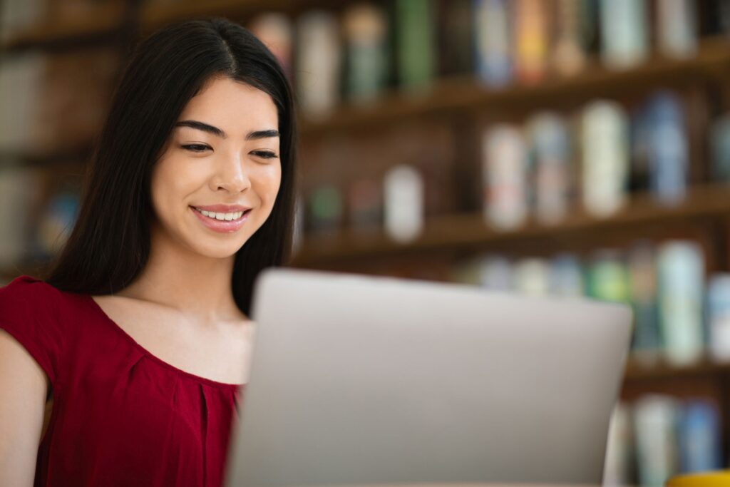 Woman switching student loan servicers