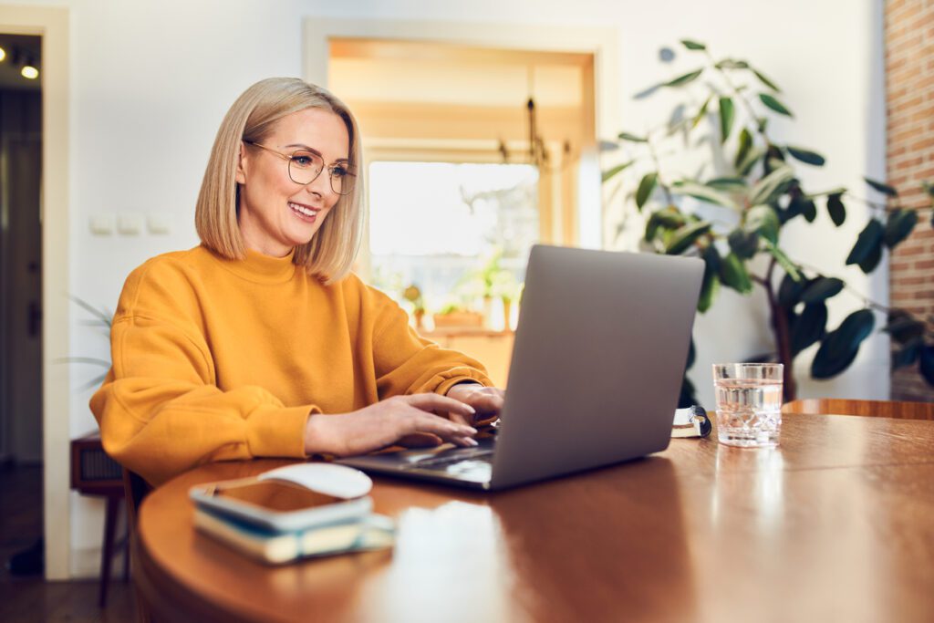 Woman on computer looking at when student loan payments resume.