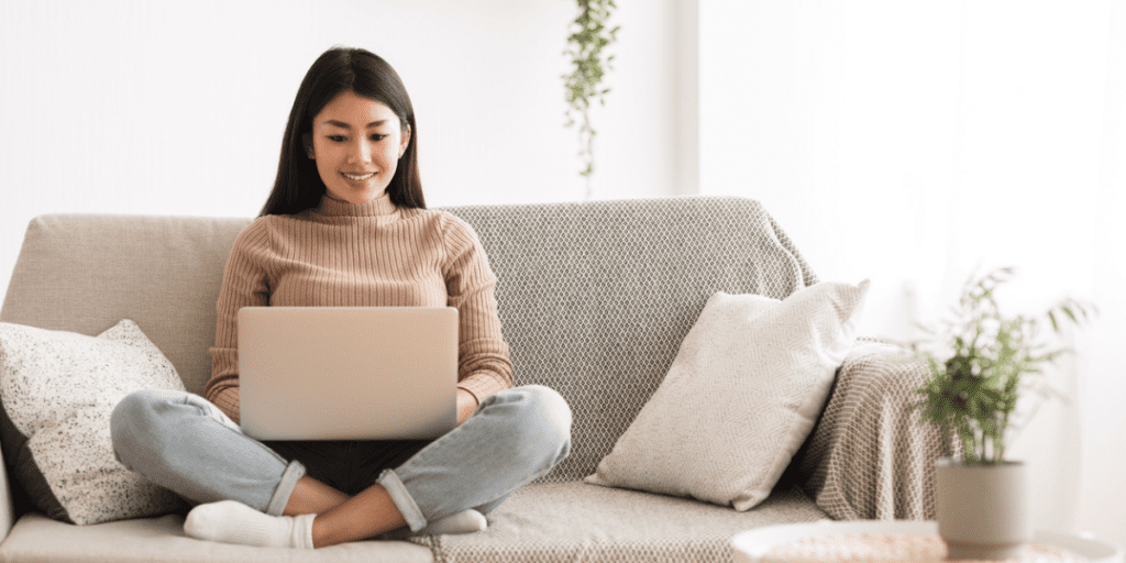 Young asian woman searching if she can transfer private student loans to federal.